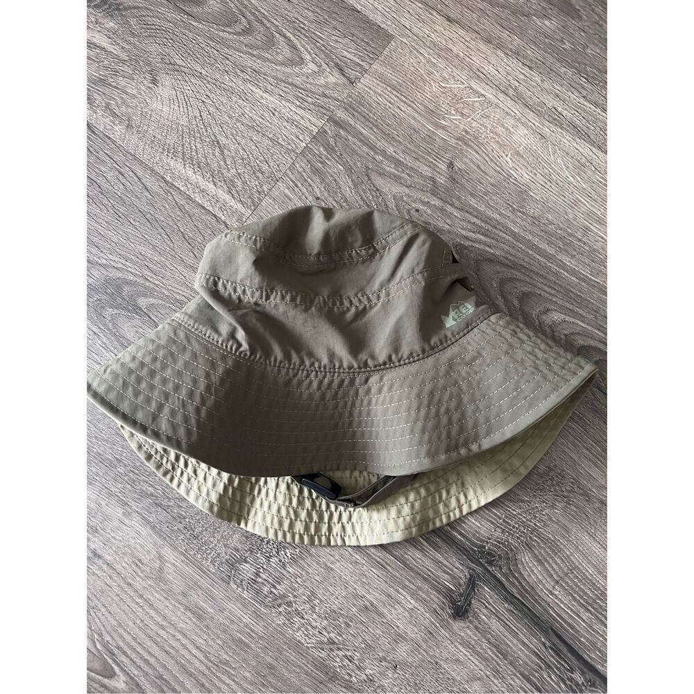 Rei Boy’s Bucklet hats size 7Y -14Y